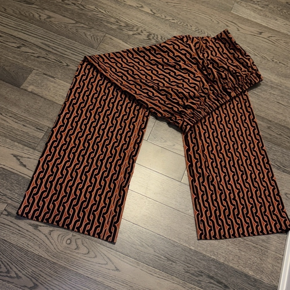 Stylish Black and Orange monogram Patterned women Pants - Picture 10 of 17